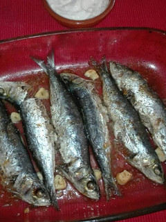 Una foto de Sardinas al horno con alioli