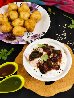 दही वड़ा (dahi vada recipe in Hindi) रेसिपी मुख्य फोटो