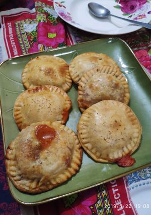 A picture of Pizza pockets.