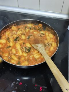 Una foto de Gnocchi con carne