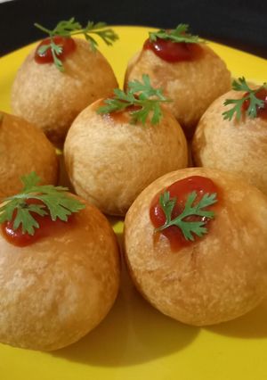 आगळीवेगळी खस्ता कचोरी (kachori recipe in marathi) रेसिपी चे मुख्य फोटो 