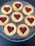 Biscotti con marmellata al lampone