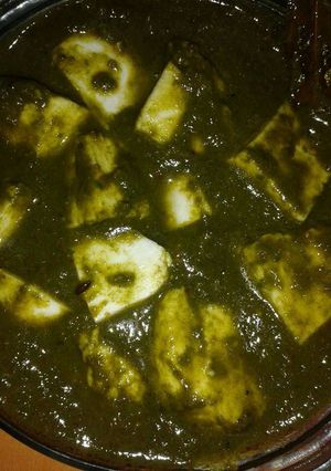 A picture of Palak paneer.
