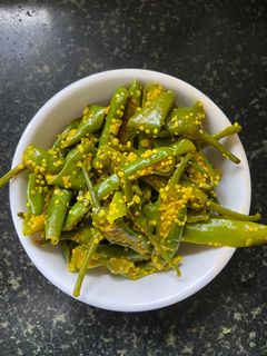 हरी मिर्च राई का अचार (hari mirch rai ka achar recipe in Hindi) रेसिपी मुख्य फोटो