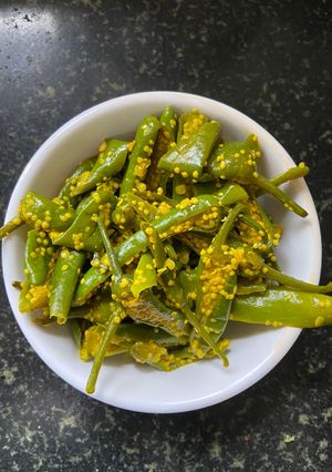 हरी मिर्च राई का अचार (hari mirch rai ka achar recipe in Hindi) रेसिपी मुख्य फोटो