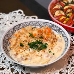 A picture of My mother’s pilaf with chicken white cream.