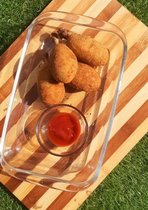 A picture of Cheesy chicken drumsticks.