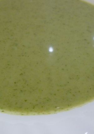 Una foto de Sopa de canonigos y esparragos
