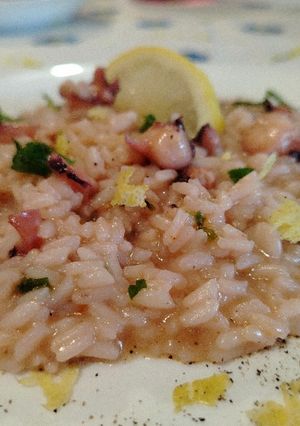 Foto di Risotto con Tentacoli di Totani, Pomodori e Scorza di Limone Grattugiato