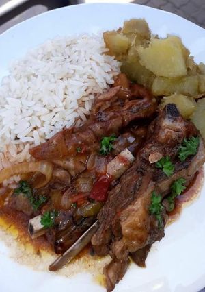 A picture of Rice with Goat meat.