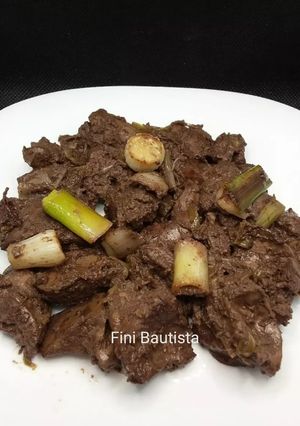 Una foto de Hígados de pollo con ajos tiernos