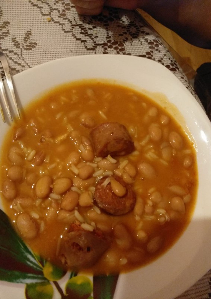 Una foto de Alubia pinta con arroz