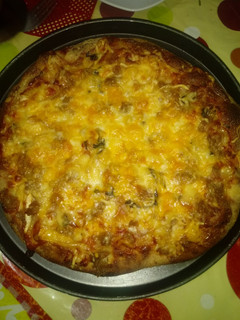 Foto principal de Pizza con crema de queso azul y bacon a la piedra