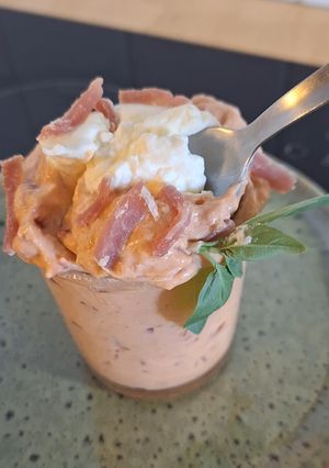Une photo de Verrines mousse de jambon de Bayonne et tomates au fromage blanc