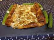 Una foto di pasta sfoglia zucchine