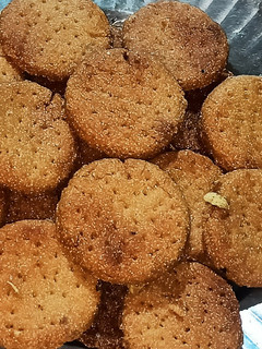 सूजी की मीठी मठरी (Suji ki meethi mathri recipe in Hindi) रेसिपी मुख्य फोटो