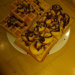 A picture of Crisp fluffy waffles.