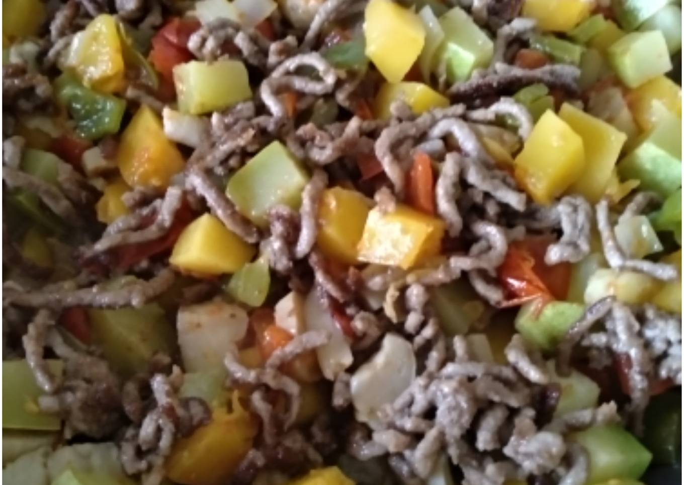 Verduras con boletus y carne picada
