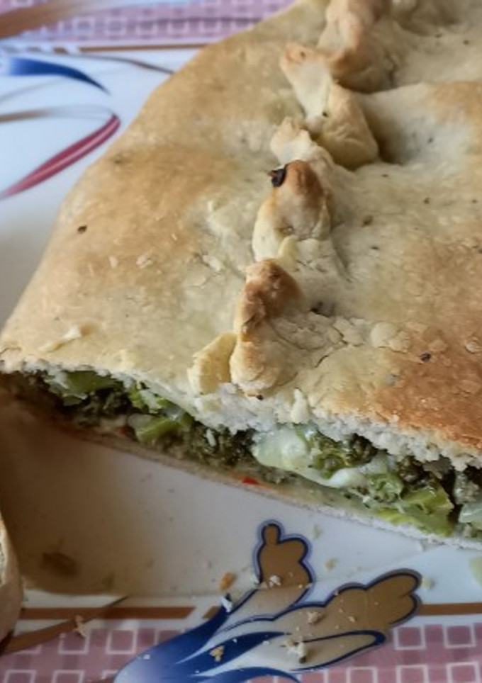 Una foto de Calzone de brócoli con masa especial