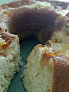 Una foto de Torta con manzana arriba