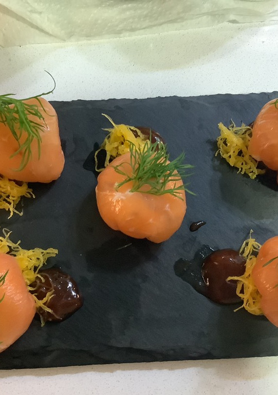 Una foto de Bombones de Salmón y Queso con Nueces