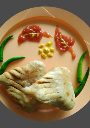 A picture of Lilava Cut Samosa.