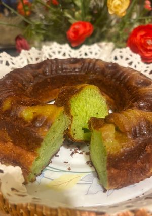A picture of Pandan Honeycomb Cake (Bánh bò lá dứa).