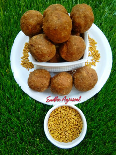 मेथी के गुणकारी लड्डू Methi ke gunkari laddu recipe in Hindi) रेसिपी मुख्य फोटो