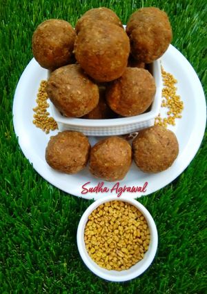 मेथी के गुणकारी लड्डू Methi ke gunkari laddu recipe in Hindi) रेसिपी मुख्य फोटो