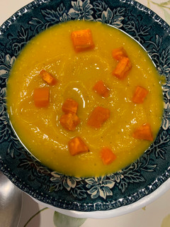 Una foto de Puré de calabaza con picatostes de boniato