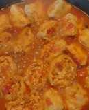 Тушеные рулетики из теста с мясом и сыром