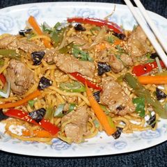 A picture of Pork yakisoba.
