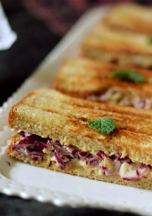 A picture of Red cabbage Sandwich:.