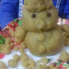A picture of Snowman made from besanhalwa.