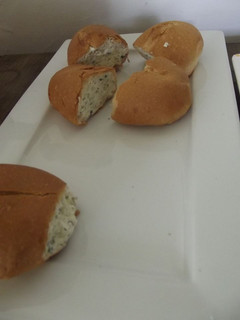 Una foto de Bolillos rellenos de requesón y poblanos encurtidos las tias correa