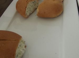 Una foto de Bolillos rellenos de requesón y poblanos encurtidos las tias correa