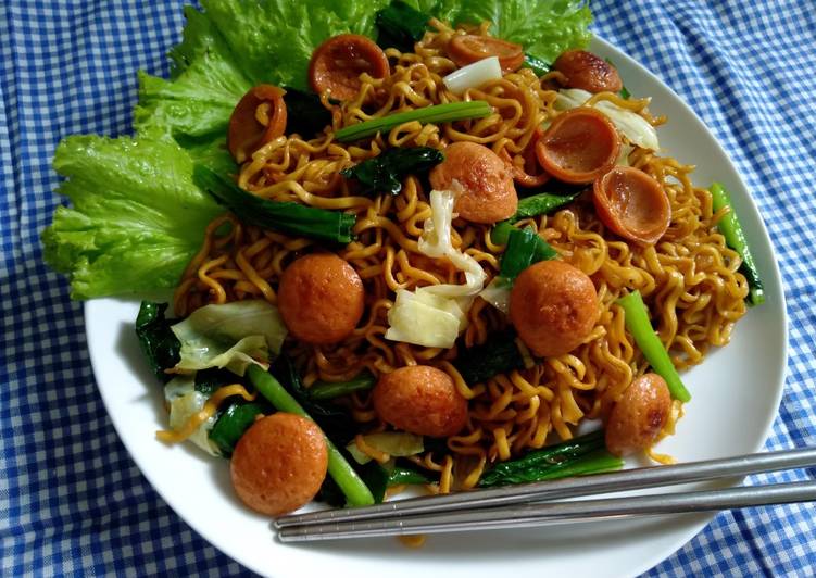 Bagaimana Menyiapkan Mie goreng sosis Anti Gagal