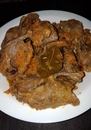 Una foto de Guiso de palomos/ codornices