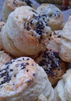 Una foto de Scones de parmesano y chia