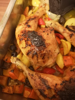 Hähnchenschenkel auf buntem Herbstgemüse Rezepthauptbild