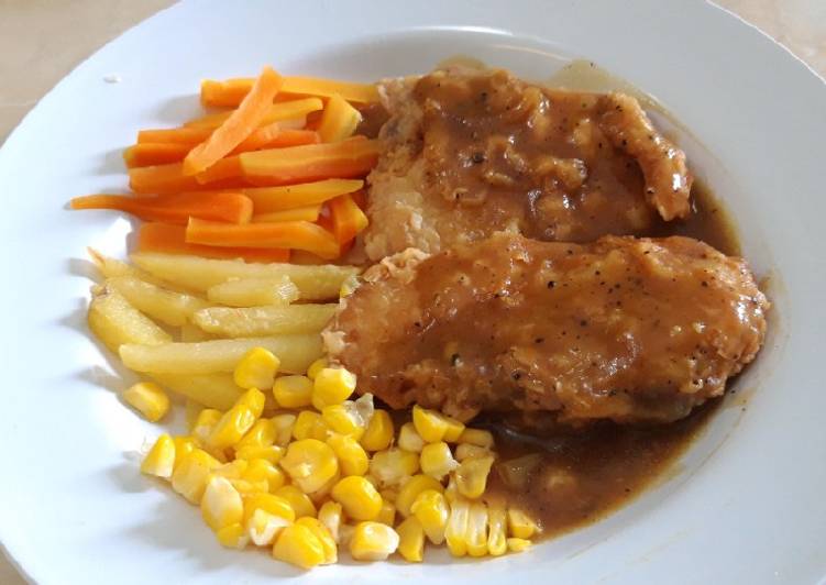 Bagaimana Menyiapkan Chicken Crispy Steak with Blackpepper Sauce, Bisa Manjain Lidah