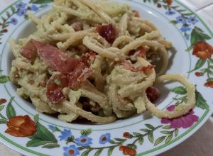 Foto di Bucatini con crema di broccoli, speck e noci