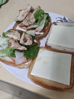 Una foto de Sándwich combinado
