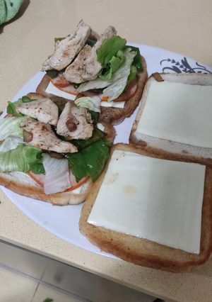 Una foto de Sándwich combinado