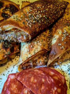 Una foto de CREPAS De Leche de Chorizo español rellenas con Puré de papas..!