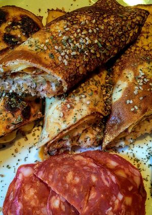 Una foto de CREPAS De Leche de Chorizo español rellenas con Puré de papas..!