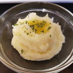 A picture of Mashed Potatoes with Virgin olive oil.