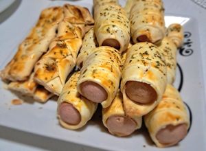 Una foto de 🌸🌭 Rollitos del Sol Naciente y el Norte Helado 🇯🇵🇸🇪⚽