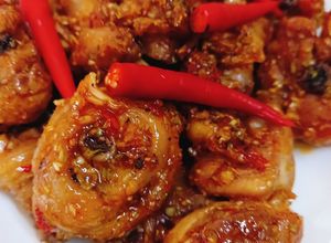 Hình của món Gà rang sả ớt.