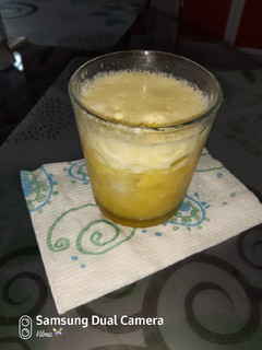 Una foto de Refresco de piña y guanábana
